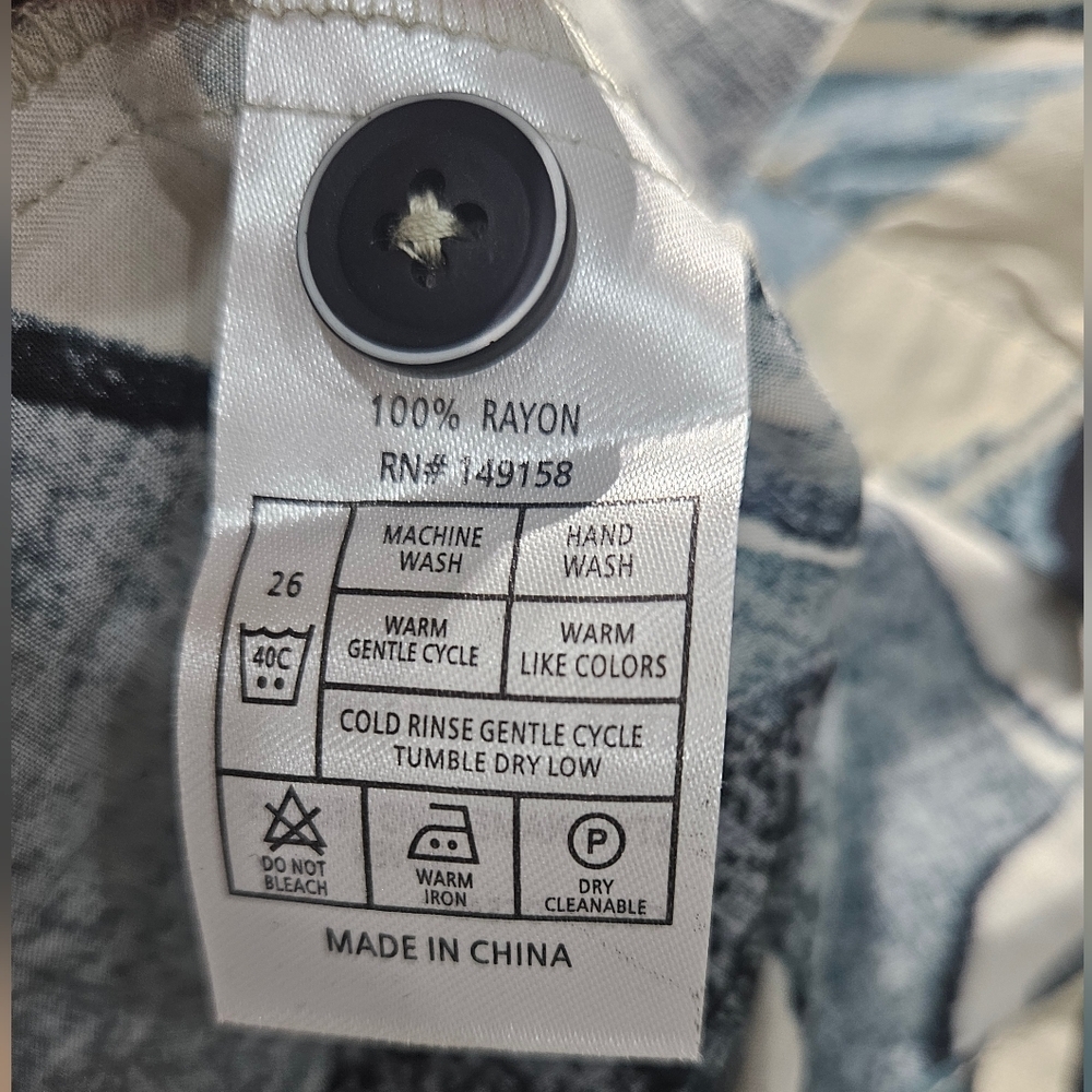 Day And Age Men's Button Up Shirt, Blue, Short Sleeve Size Large NWT - Picture 7 of 8